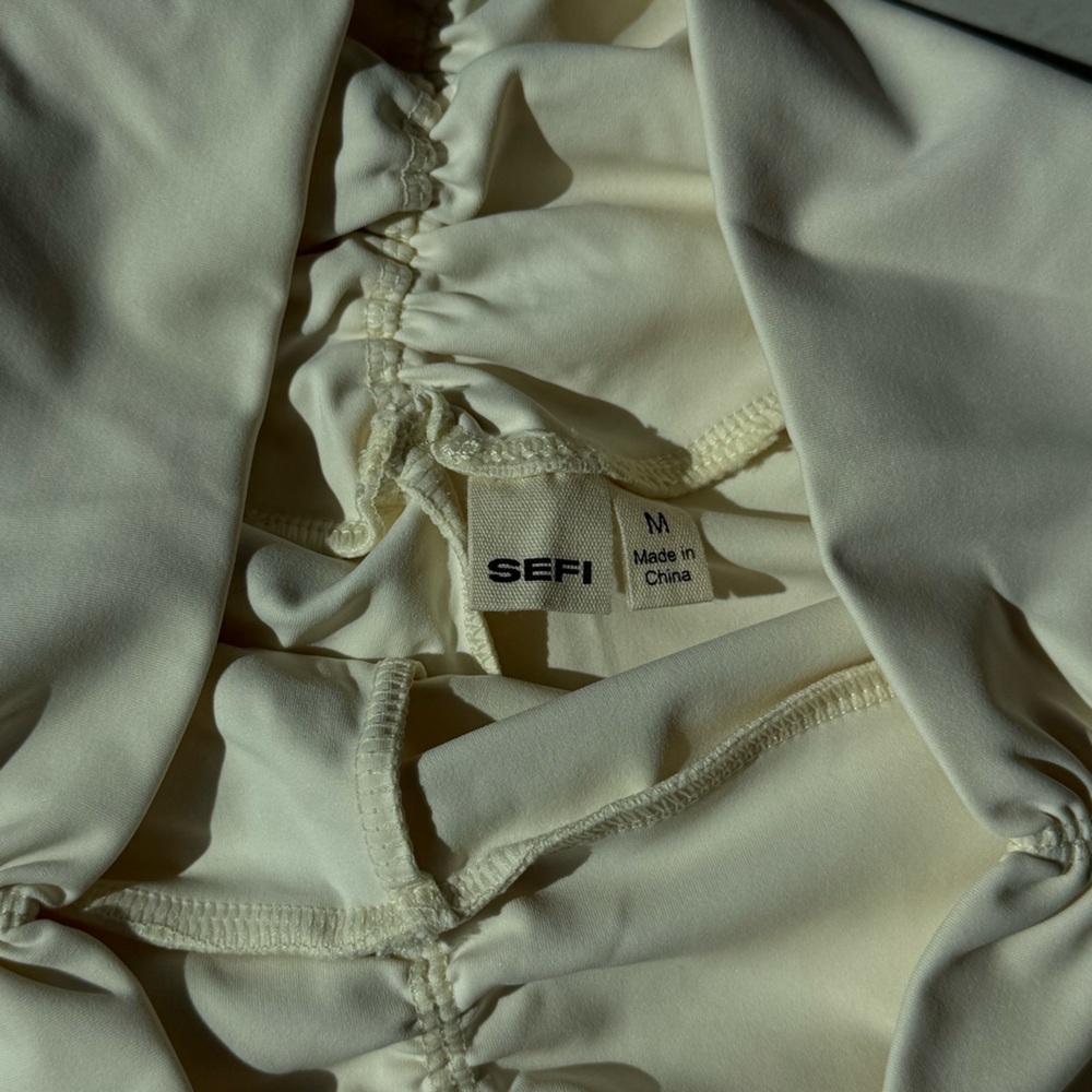 SEFI Define Ruched Shorts - Picture 2 of 5